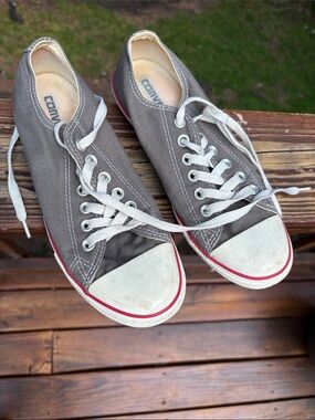 Converse Men’s Gray Canvas Low-Top Sneakers with White Laces and Red Trim